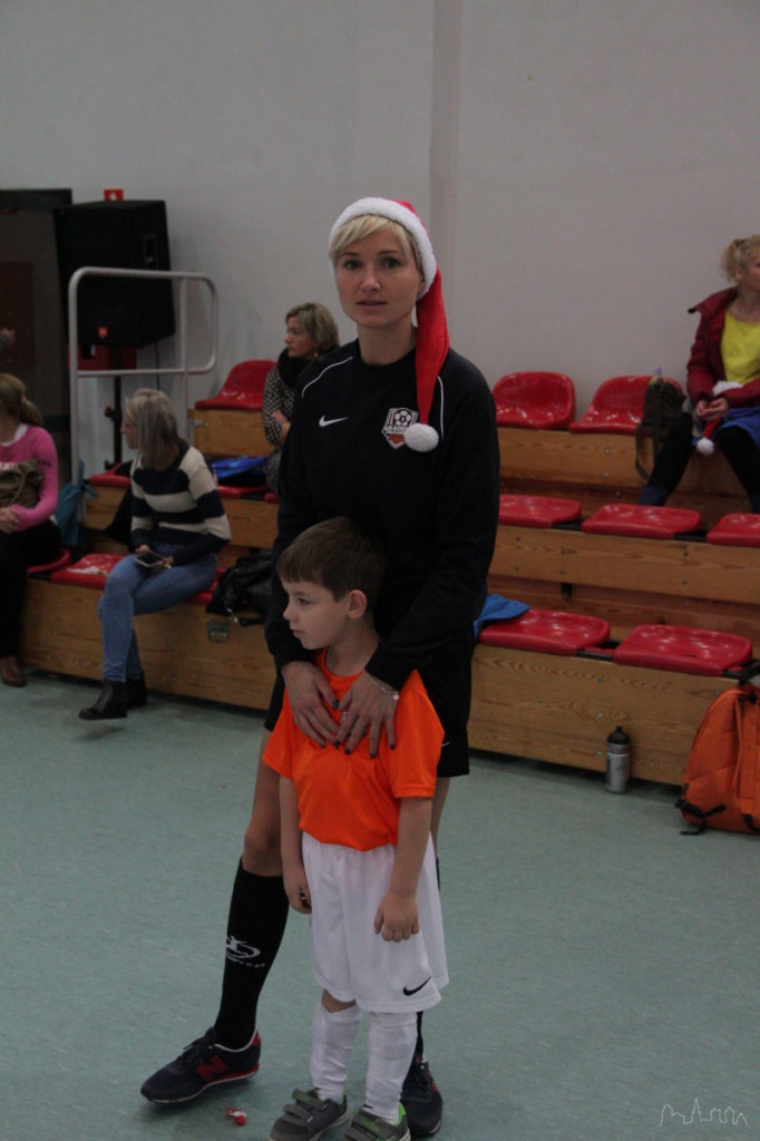 Młodzi piłkarze rozegrali turnieje mikołajkowe