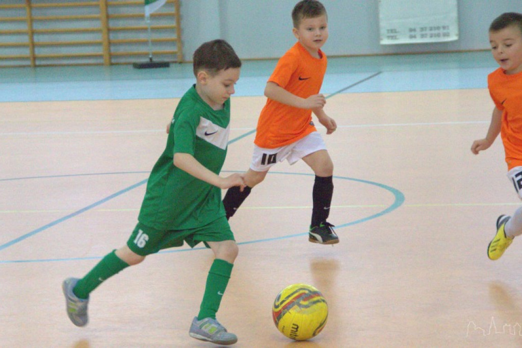 Młodzi piłkarze rozegrali turnieje mikołajkowe