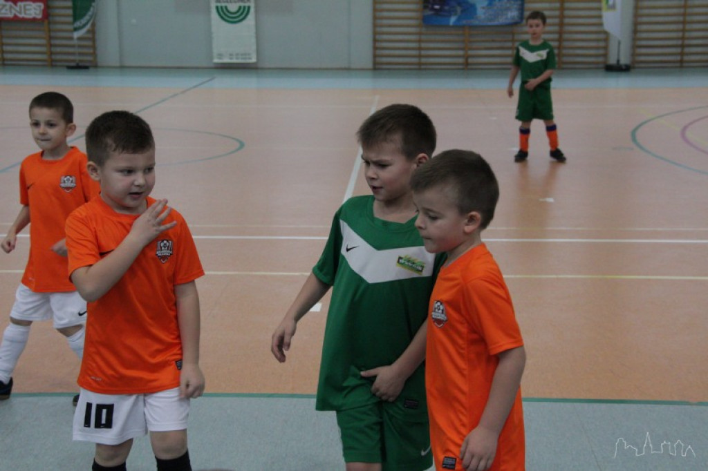 Młodzi piłkarze rozegrali turnieje mikołajkowe