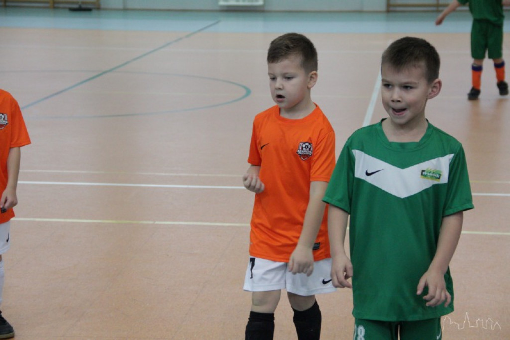 Młodzi piłkarze rozegrali turnieje mikołajkowe