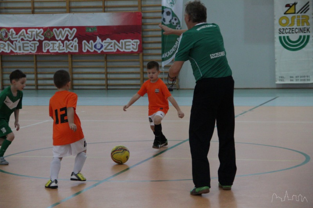 Młodzi piłkarze rozegrali turnieje mikołajkowe