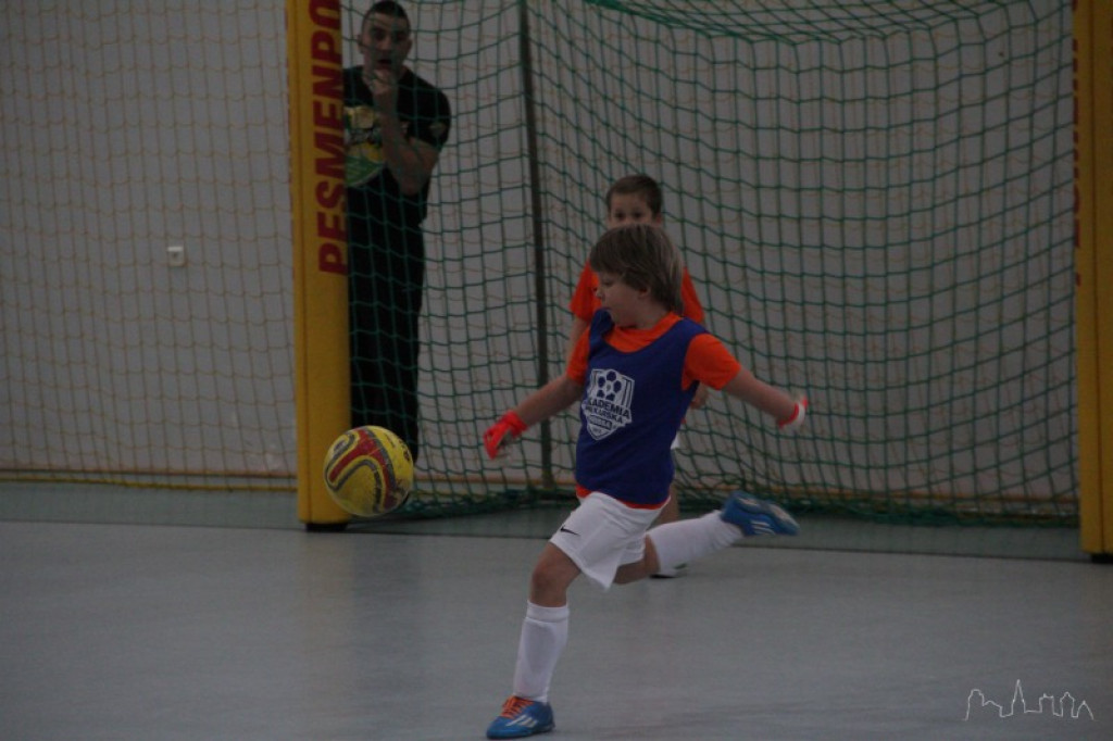 Młodzi piłkarze rozegrali turnieje mikołajkowe