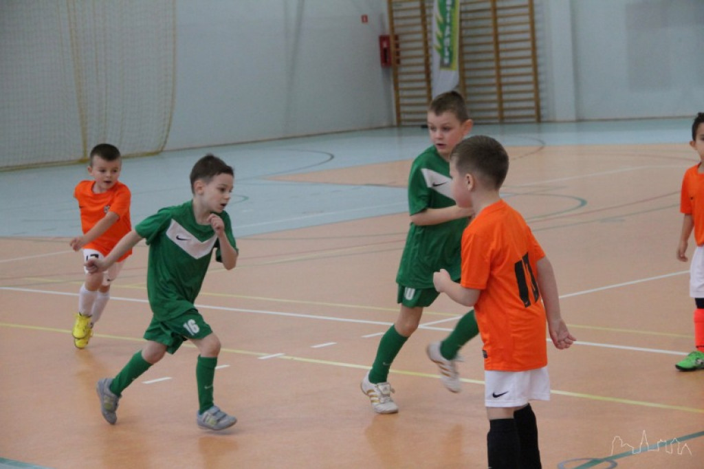 Młodzi piłkarze rozegrali turnieje mikołajkowe
