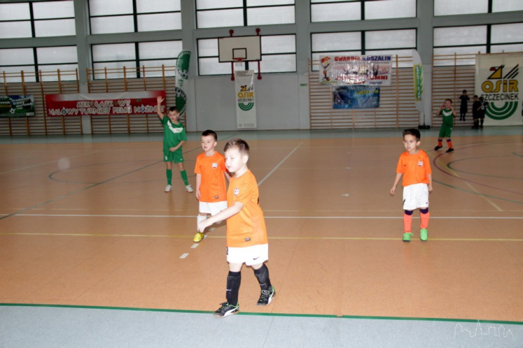 Młodzi piłkarze rozegrali turnieje mikołajkowe