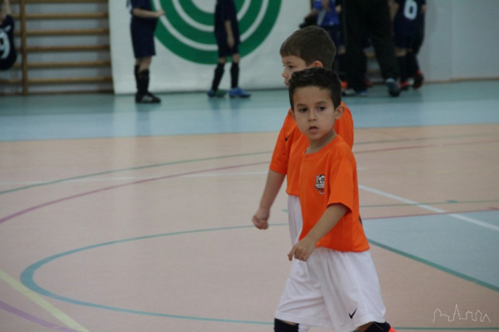 Młodzi piłkarze rozegrali turnieje mikołajkowe