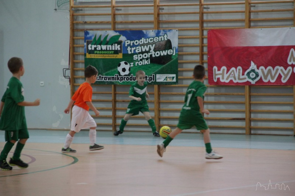 Młodzi piłkarze rozegrali turnieje mikołajkowe