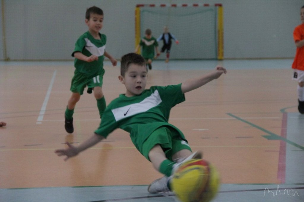 Młodzi piłkarze rozegrali turnieje mikołajkowe