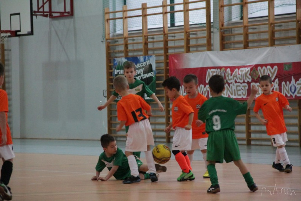 Młodzi piłkarze rozegrali turnieje mikołajkowe
