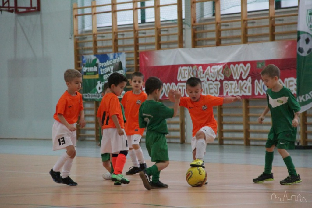 Młodzi piłkarze rozegrali turnieje mikołajkowe