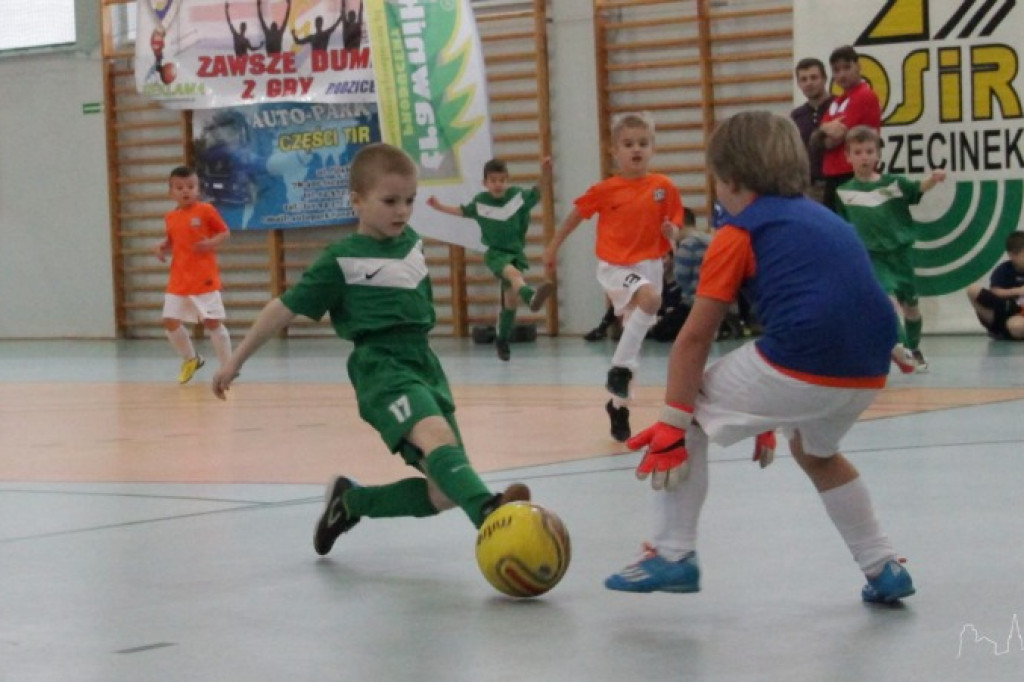 Młodzi piłkarze rozegrali turnieje mikołajkowe
