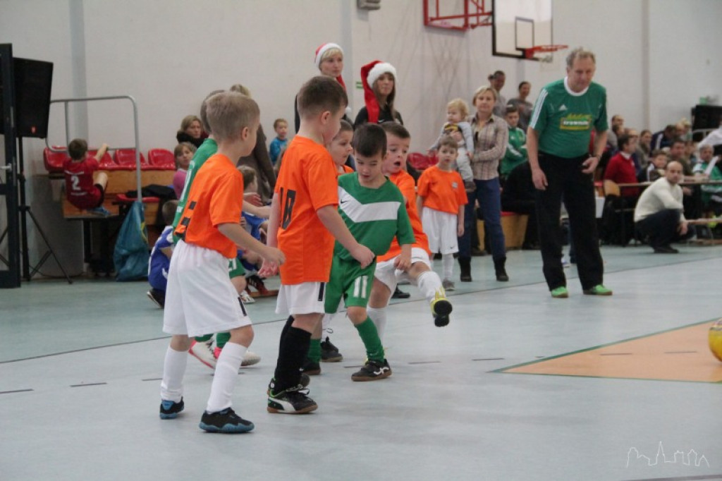Młodzi piłkarze rozegrali turnieje mikołajkowe