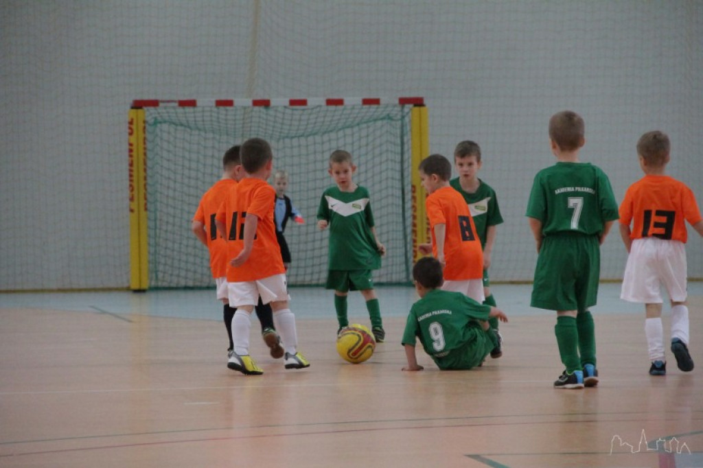 Młodzi piłkarze rozegrali turnieje mikołajkowe
