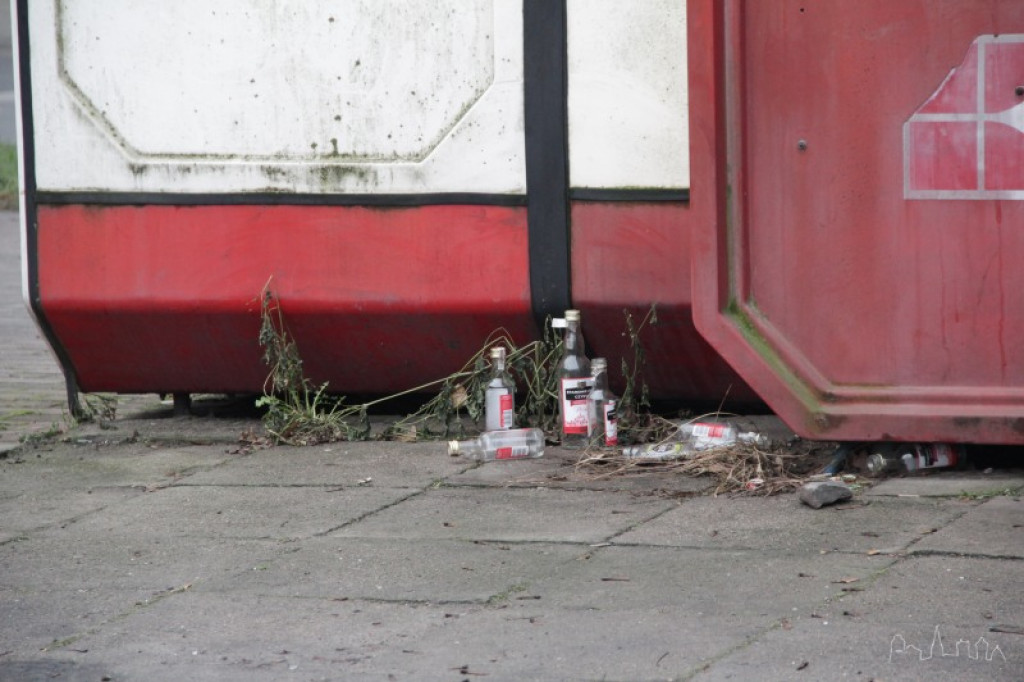 Obskurna buda szpeci ulicę