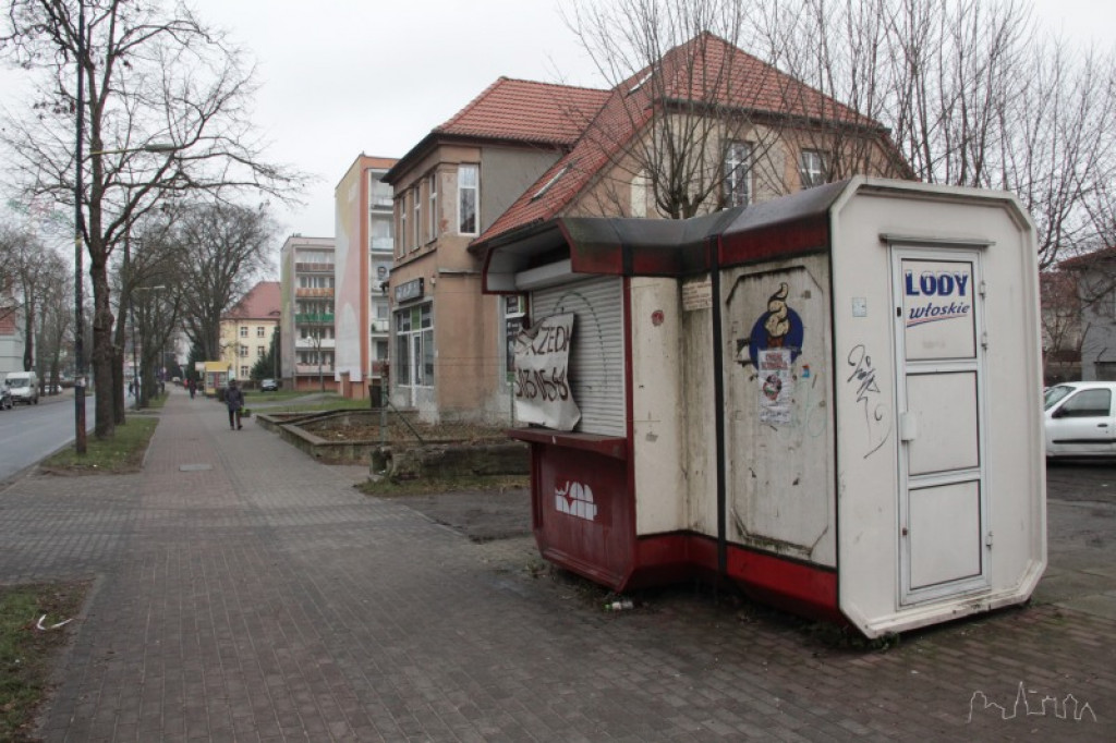 Obskurna buda szpeci ulicę