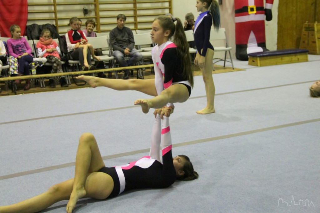 Mikołajkowy Turniej w Akrobatyce Sportowej i Fitness Gimnastycznym