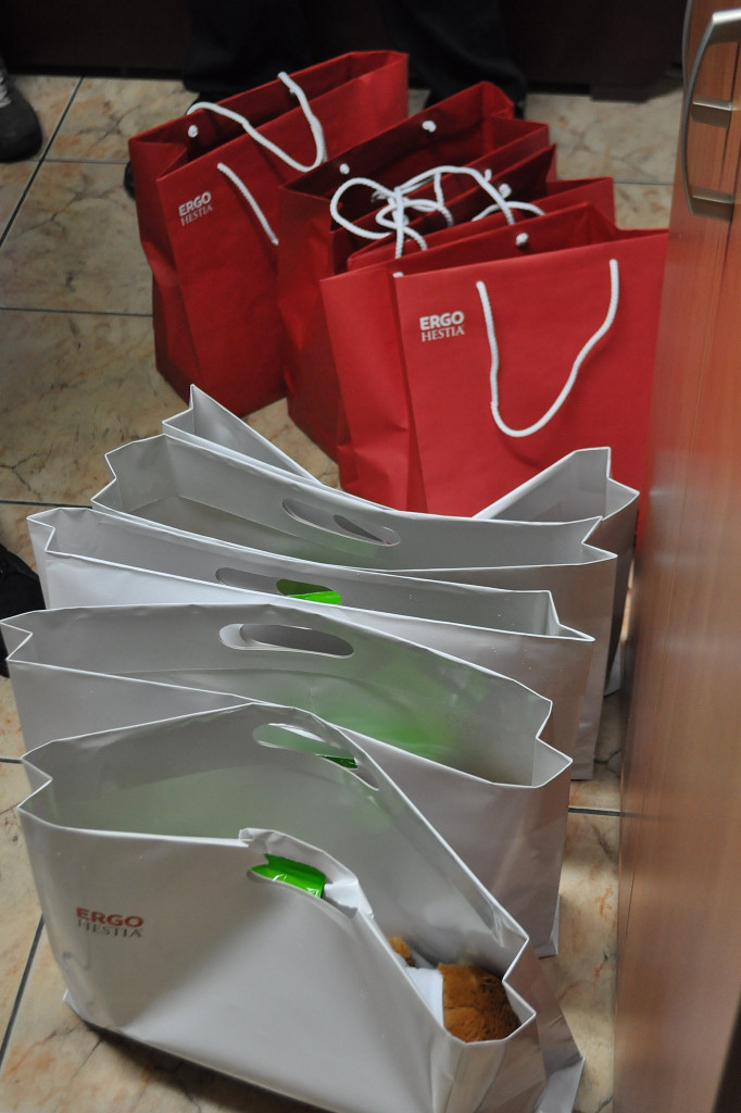 Mikołaj z KS Wielim na oddziale dziecięcym