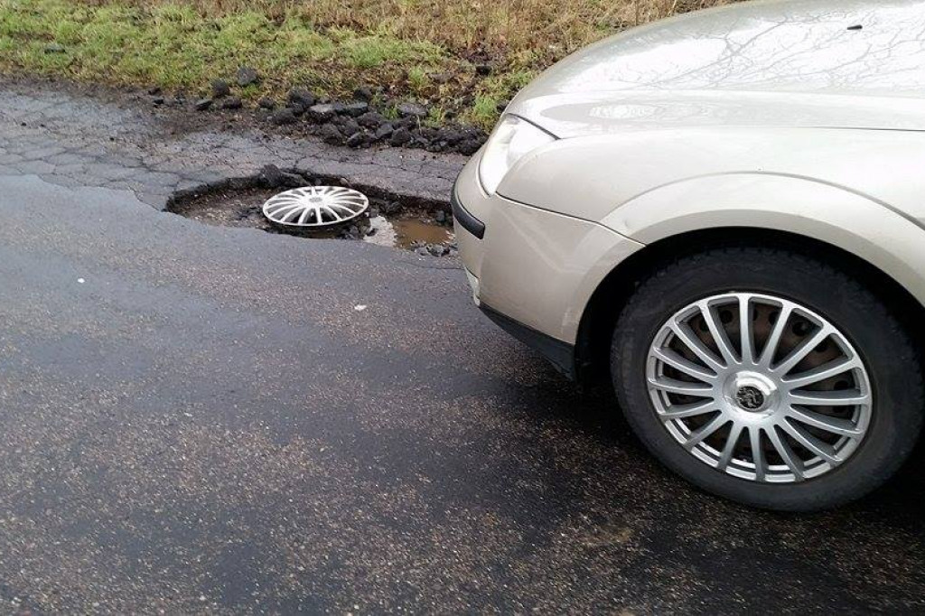 Kierowca ostrzega! Tu można urwać koło!