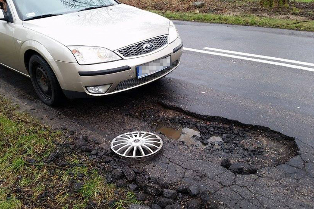 Kierowca ostrzega! Tu można urwać koło!