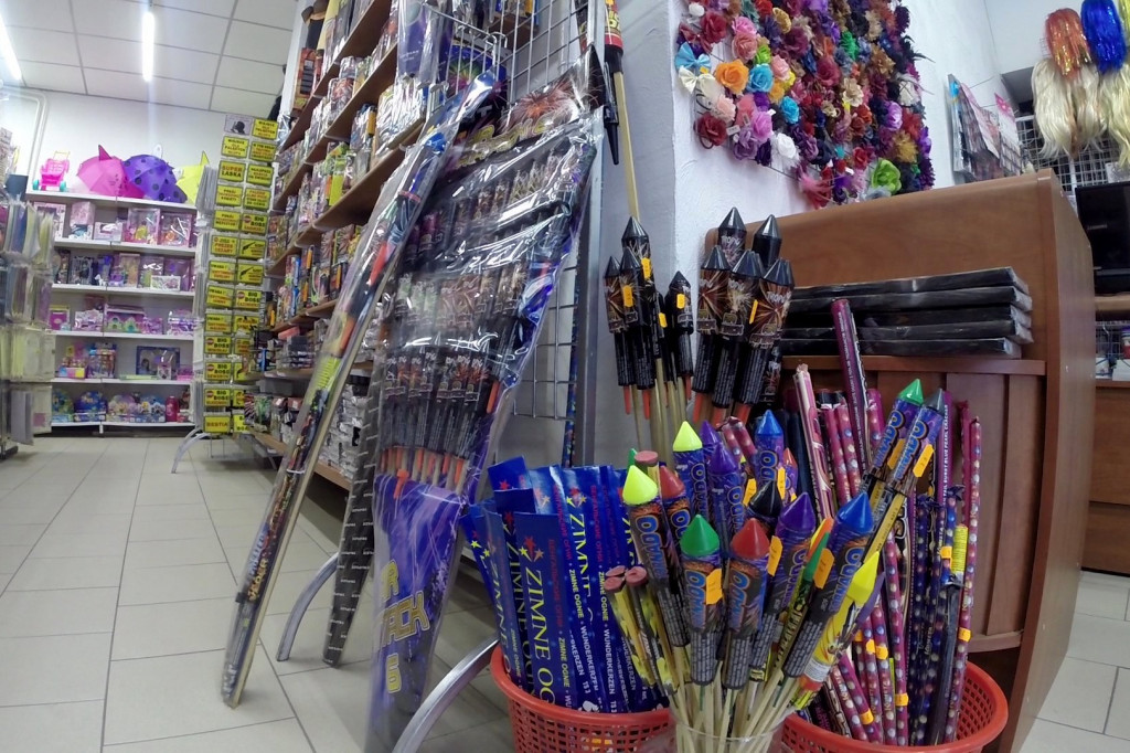 Sklep z fajerwerkami i biżuterią, ul. Wyszyńskiego