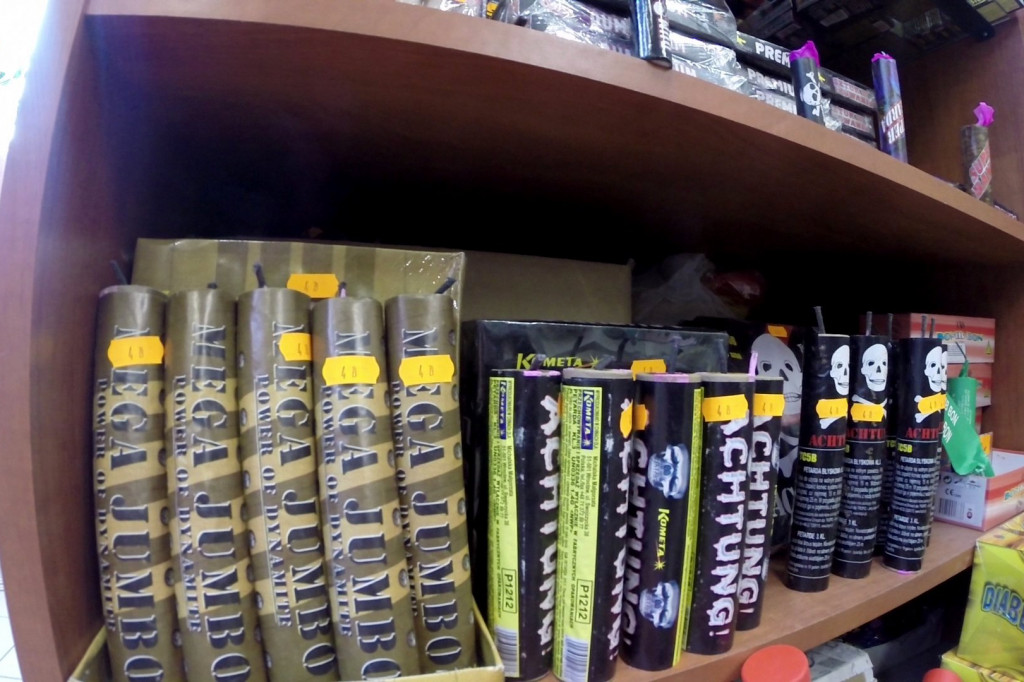 Sklep z fajerwerkami i biżuterią, ul. Wyszyńskiego