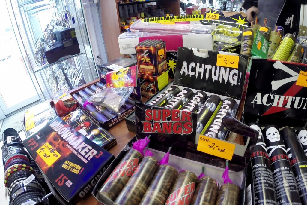 Sklep z fajerwerkami i biżuterią, ul. Wyszyńskiego