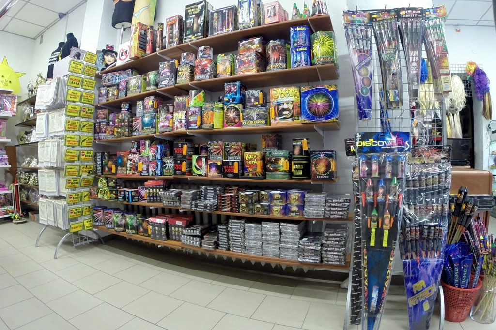 Sklep z fajerwerkami i biżuterią, ul. Wyszyńskiego