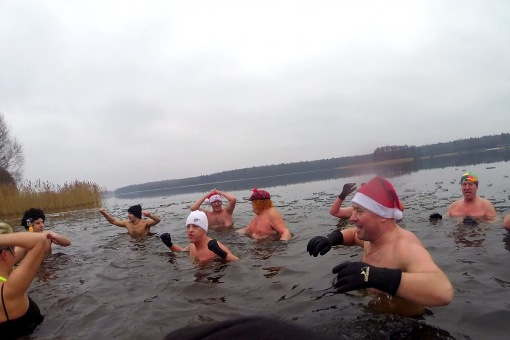 Noworoczna kąpiel szczecineckich morsów