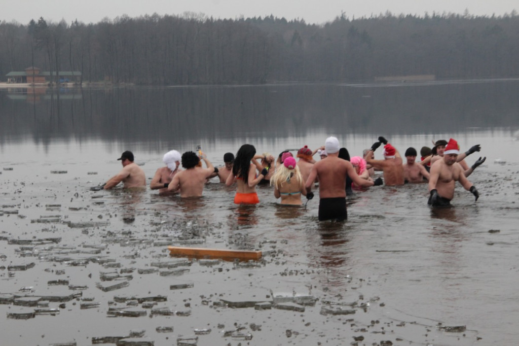 Noworoczna kąpiel szczecineckich morsów