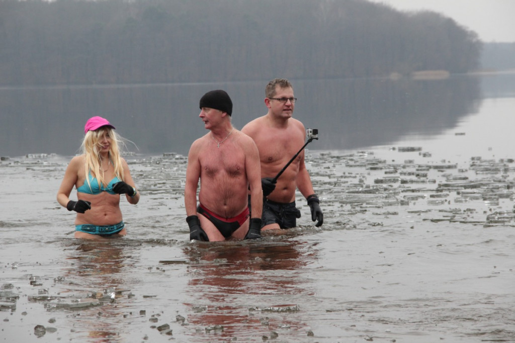 Noworoczna kąpiel szczecineckich morsów