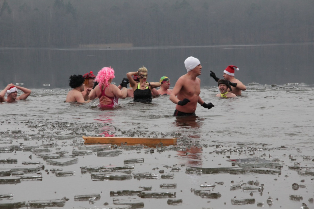 Noworoczna kąpiel szczecineckich morsów