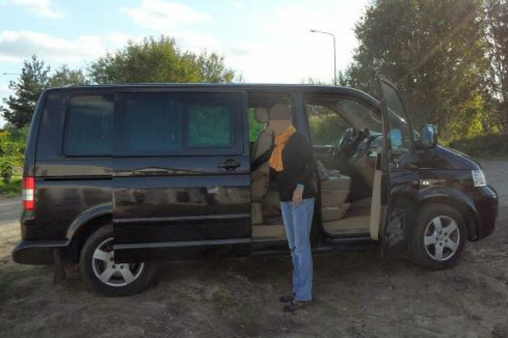 Skradziono czarnego busa