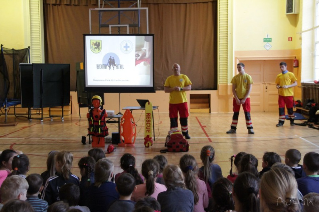 Feryjne zajęcia z ratownikami WOPR
