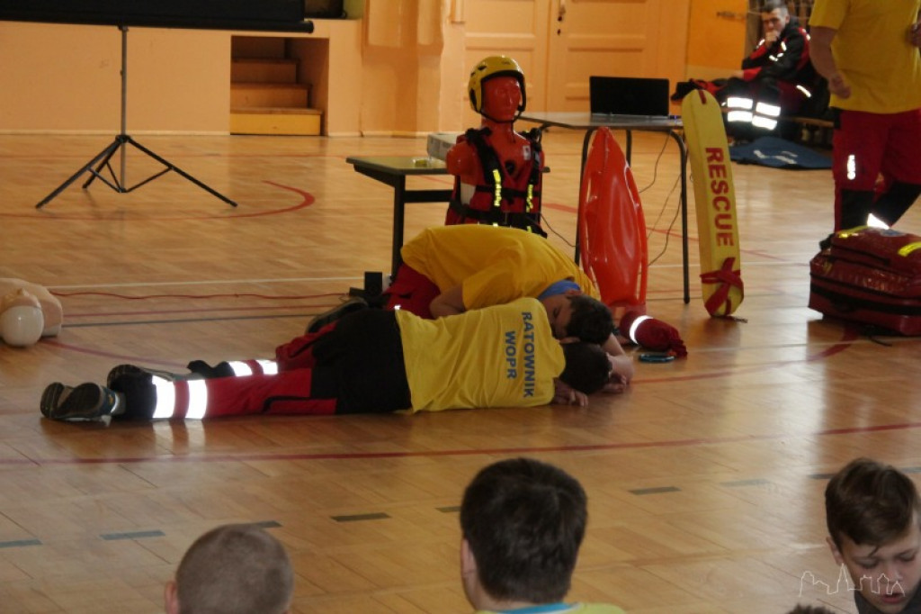Feryjne zajęcia z ratownikami WOPR