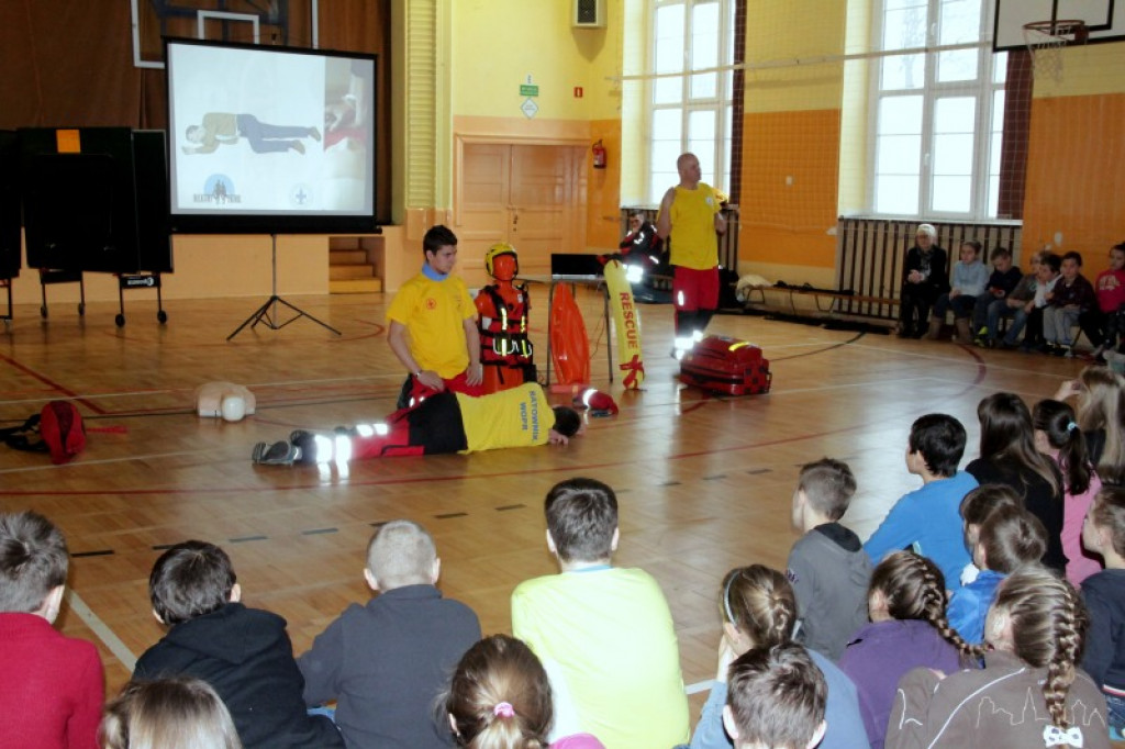 Feryjne zajęcia z ratownikami WOPR