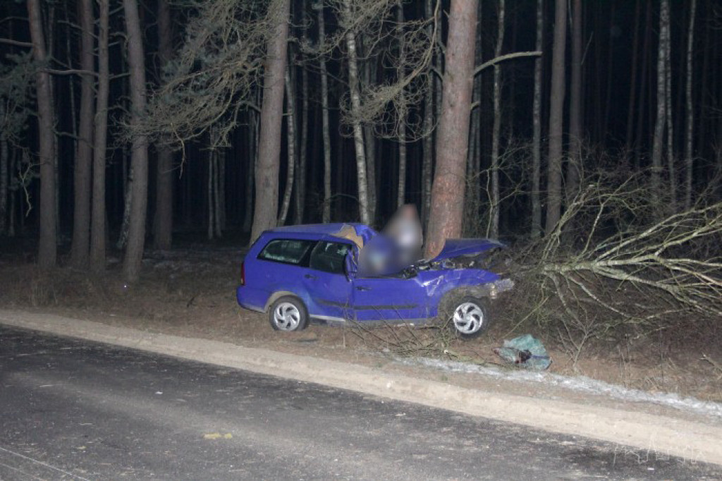 Tragiczny wypadek na drodze Gwda ? Czarne. Dwie osoby nie żyją