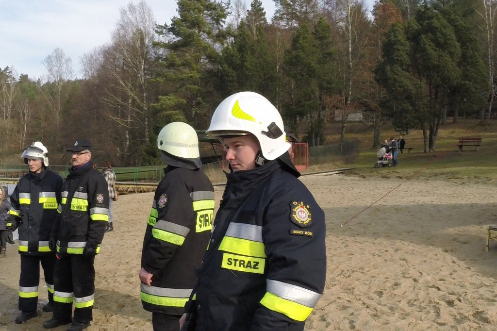 6 zimowe zanurzenie w Białym Borze