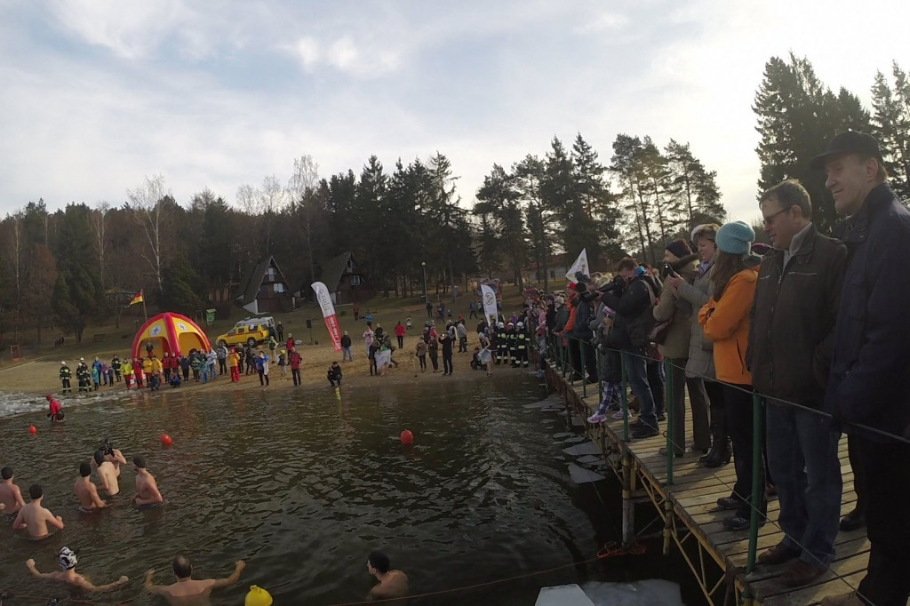 6 zimowe zanurzenie w Białym Borze