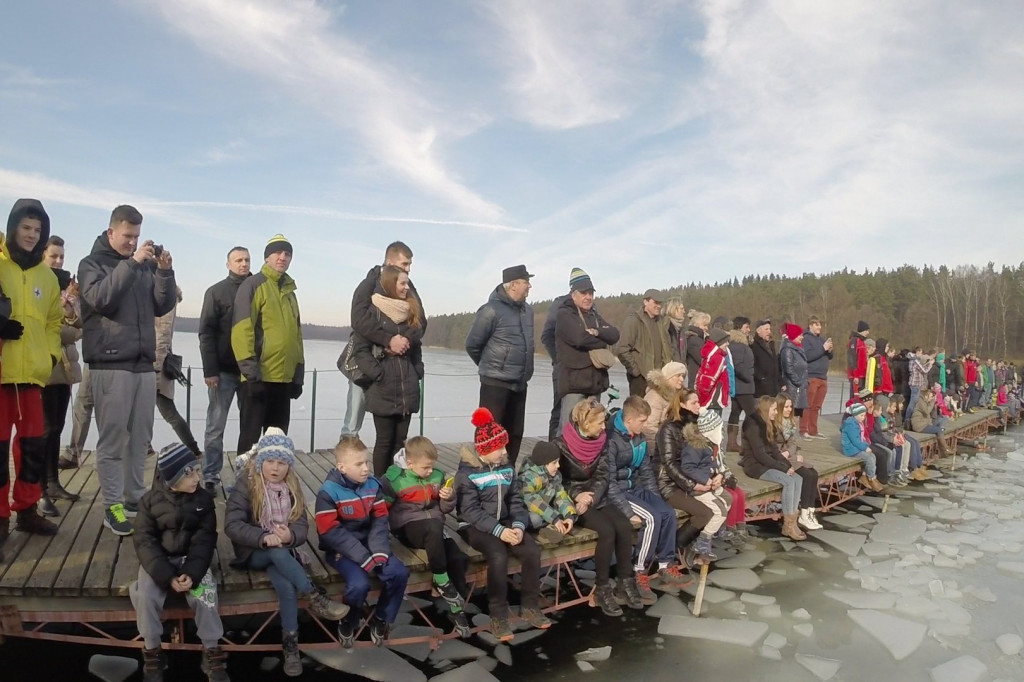 6 zimowe zanurzenie w Białym Borze