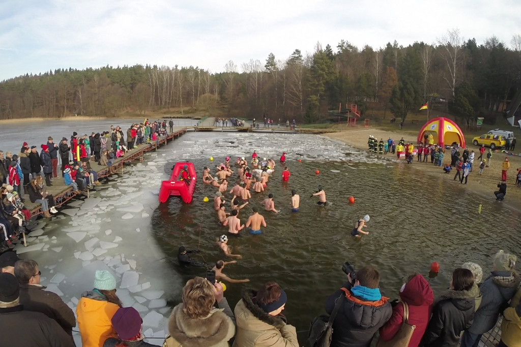 6 zimowe zanurzenie w Białym Borze