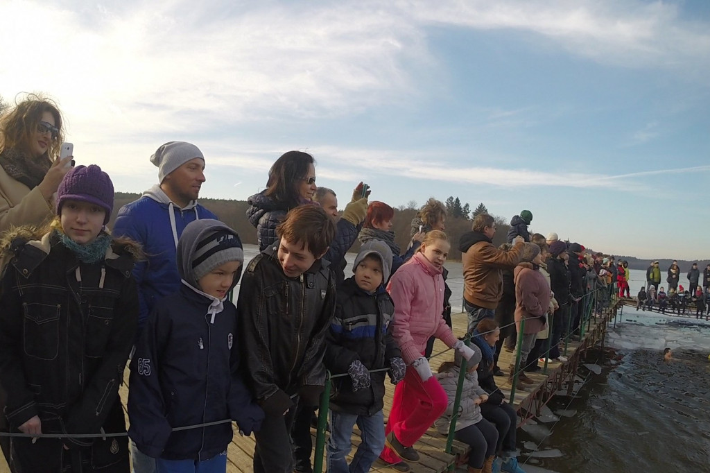 6 zimowe zanurzenie w Białym Borze