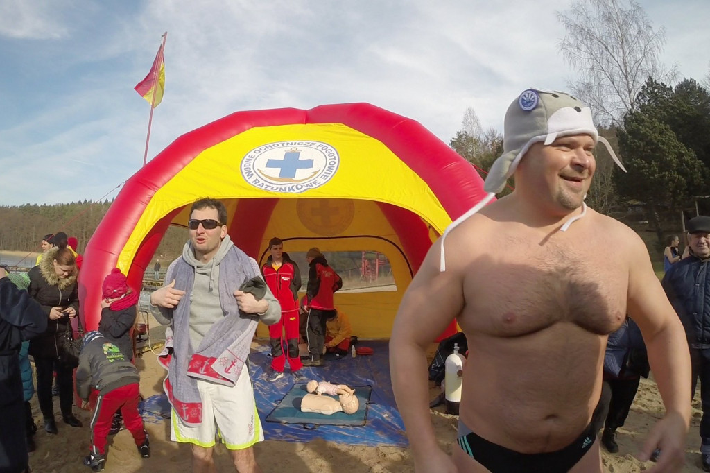 6 zimowe zanurzenie w Białym Borze