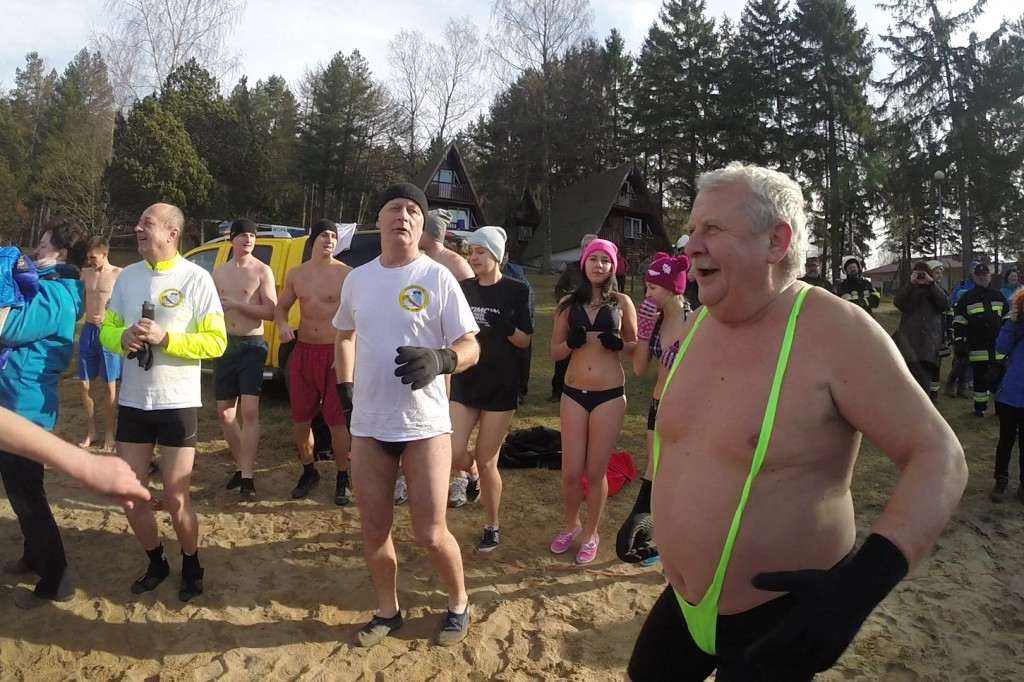 6 zimowe zanurzenie w Białym Borze