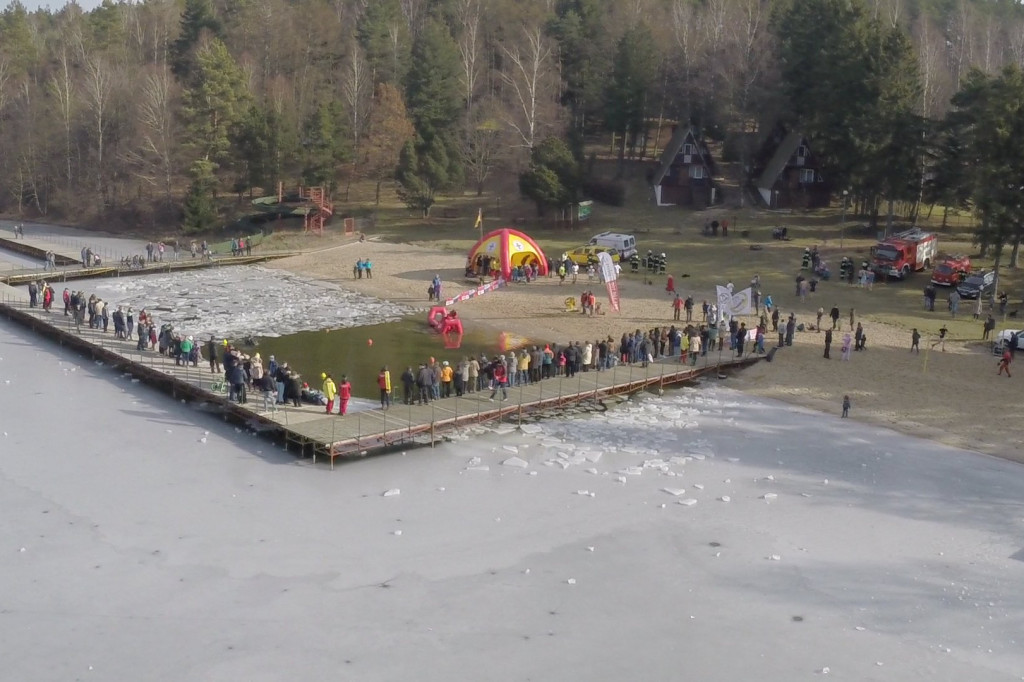 6 zimowe zanurzenie w Białym Borze