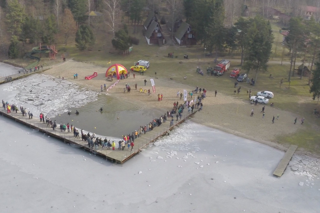 6 zimowe zanurzenie w Białym Borze