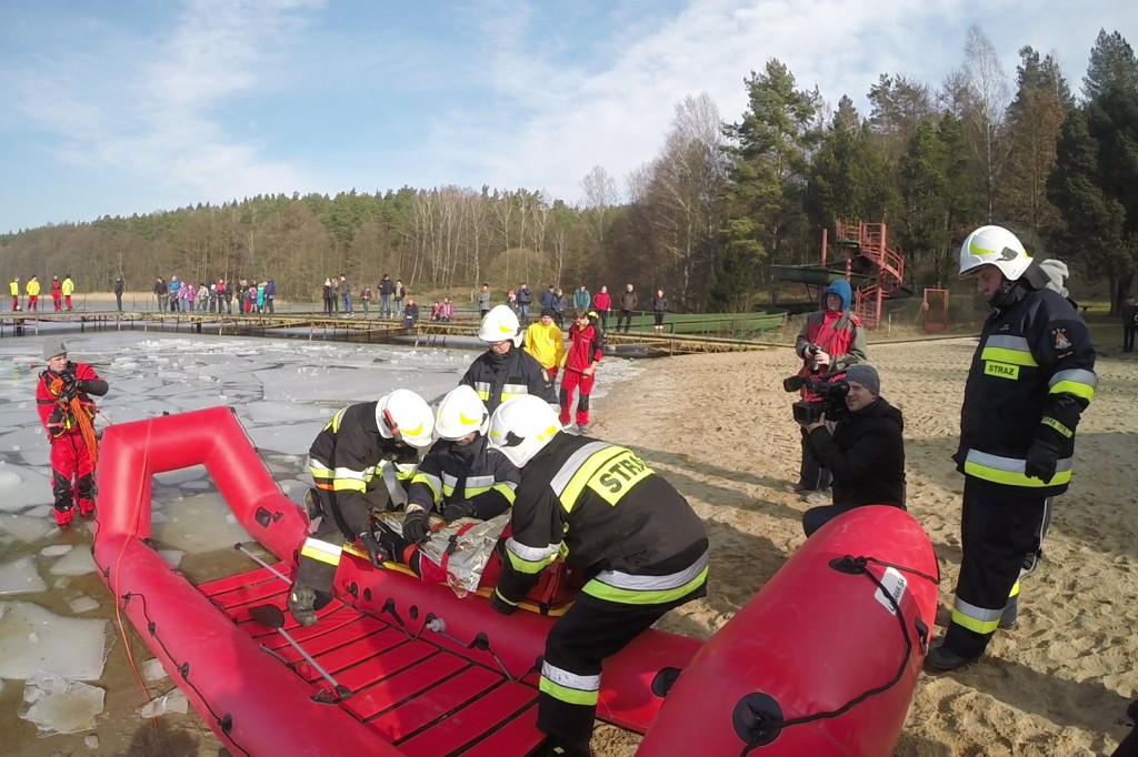 6 zimowe zanurzenie w Białym Borze