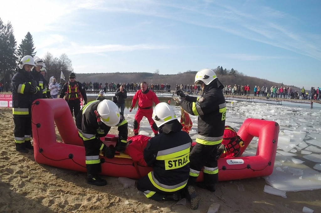 6 zimowe zanurzenie w Białym Borze