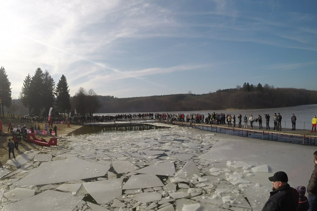 6 zimowe zanurzenie w Białym Borze