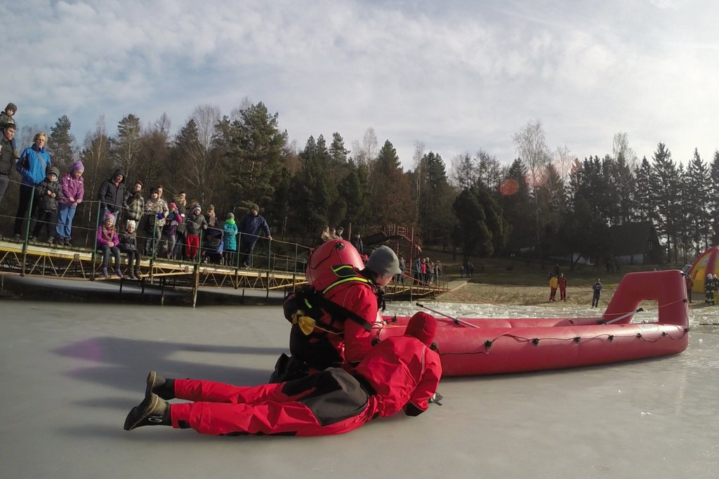 6 zimowe zanurzenie w Białym Borze