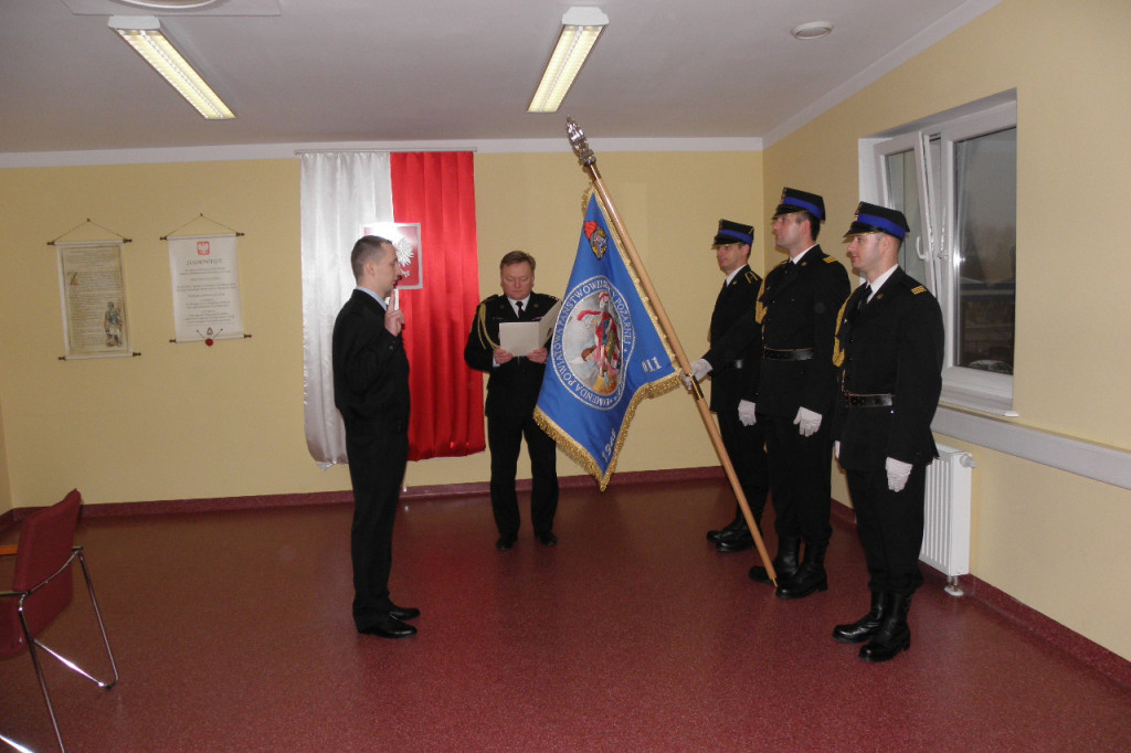 Ślubowanie nowego strażaka