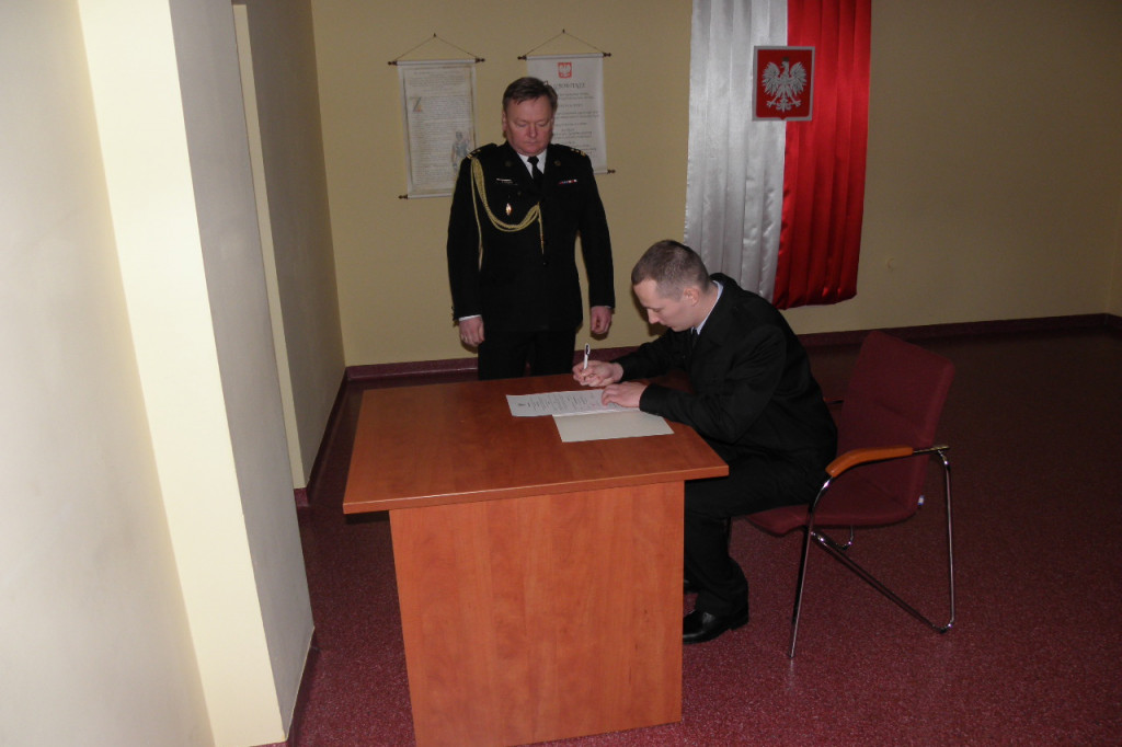 Ślubowanie nowego strażaka
